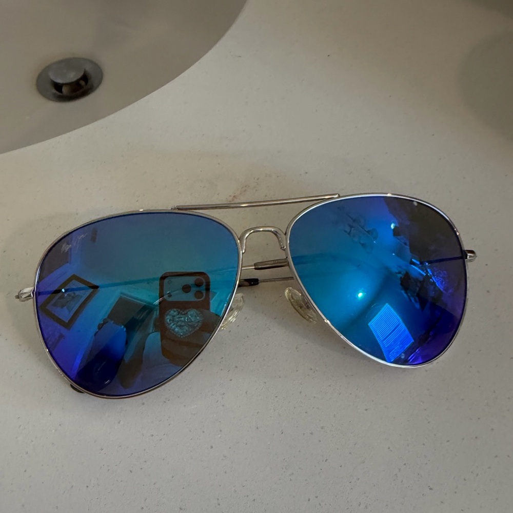 Ray-Ban Aviator Sunglasses with Blue Mirrored Lenses